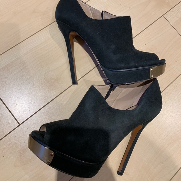 Shoes - Picture 3 of 7